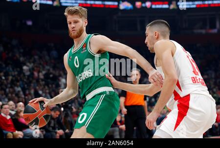 Belgrade. 15 Jan, 2020. Zalgiris' Thomas Walkup (L) rivalise avec le stade Crvena Zvezda Ognjen Dobric durant la saison régulière 19 ronde match de basket Euroleague entre Stade Crvena Zvezda et Zalgiris à Belgrade, Serbie le 15 janvier 2020. Credit : Shi Zhongyu/Xinhua/Alamy Live News Banque D'Images