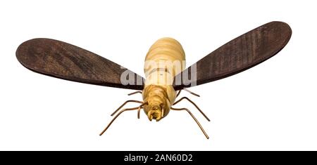 Modèle d'une abeille en bois tourné avec ailes sombres isolées sur blanc Banque D'Images