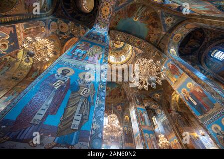 Saint-Pétersbourg, Russie - intérieur Coloré et mosaïques dans l'Église du Sauveur sur Le sang Renversé. Résurrection de la cathédrale Christ. Banque D'Images