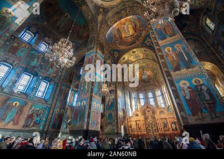 Saint-Pétersbourg, Russie - intérieur Coloré et mosaïques dans l'Église du Sauveur sur Le sang Renversé. Résurrection de la cathédrale Christ. Banque D'Images