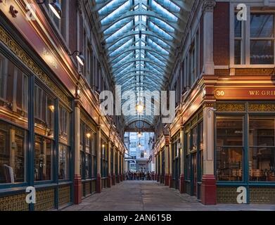 Visite à pied à Londres au Leadenhall Market Banque D'Images