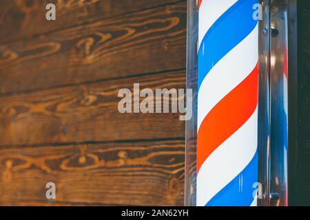 Poteau de barbier. Logo de la coiffure, un symbole. Barbershop pole, retro. Old fashioned vintage barber shop pôle. Un classique de coiffure logo. Banque D'Images