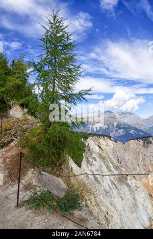 Danger Avertissement au bord de rompre l'Illgraben, l'un des plus grands en Europe.L'érosion aereas Leuk,Val d'Anniviers, Valais, vallée du Rhône Banque D'Images