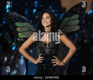 Manhattan, États-Unis d'Amérique. 11Th Nov, 2015. NEW YORK, NY - 10 novembre : modèle Shanina Shaik au 2015 Victoria's Secret Fashion Show à l'armurerie de Lexington Avenue, le 10 novembre 2015 à New York. People : Shanina Shaik Credit : tempêtes Media Group/Alamy Live News Banque D'Images