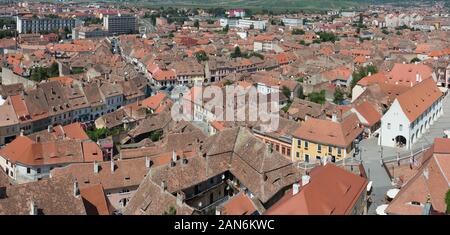 Vue aérienne de la vieille ville de Sibiu. L'histoire de Hermannstadt remonte au XIe siècle. Vue sur les oiseaux, voyage, destination. Banque D'Images