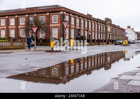 Du jour au lendemain de fortes pluies inondations coauses à Christchuch road, Northampton, Royaume-Uni. Banque D'Images