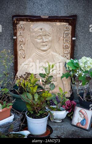 Tombe de feu Mamam (mère) Perdon 1872-1954 Cimitiere Saint-Vincent, Montmartre, Paris Banque D'Images