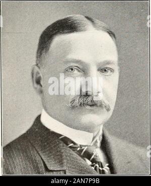 Les hommes distingués de Philadelphie et de New York . GOR MaTceau3IAX, JAMES E.. procureur en droit et magistrat ; b.Phila., 27 mars, 1860 ; art. Rchard et Mary (Welsh) Gorman;grad. Central High School 1877, adm. bar 1882 ; élu magis-trate il y a 15 ans, candidat pour le sénateur de l'État, 1896 ; forRegistrar des testaments, récepteur d'impôts, magistrat, et Judgeof plaids communs, n° 5, mem. B. P. O. E., L. 0. 0. M.,A. O. H., C de C et le fils de saint Patrick;mem. Philopatrian ; directeur de l'Institut catholique. Aire de Assn.;adresse de l'entreprise. Tribunal de police central, l'Hôtel de Ville. CRONIIV, CHARLES I. Né en Th Banque D'Images