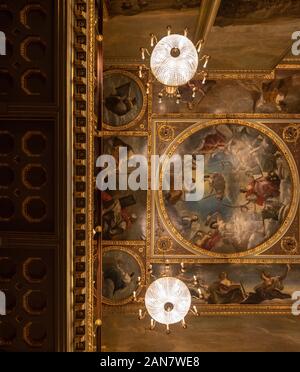 Le Saloon, Blenheim Marlborough House, Pall Mall, London UK. 16 janvier 2020. Galerie nationale de lancement prochaine grande exposition, Artemisia (4 avril - 26 juillet 2020), autour de 35 œuvres provenant de collections publiques et privées du monde entier se réuniront pour donner un aperçu sélectif de ses 40 ans de carrière. Le lancement a lieu dans le saloon Blenheim sous le plafond Artemisia Gentileschi peint avec son père Orazio en 1638, intitulé Une allégorie de la paix et des Arts sous la Couronne anglaise. Credit : Malcolm Park/Alamy. Banque D'Images