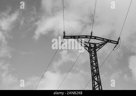 Pylône de l'électricité en noir et blanc Banque D'Images