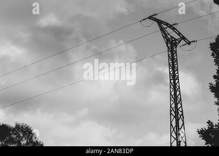 Pylône de l'électricité en noir et blanc Banque D'Images