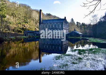 Gibson moulin et le Mill Pond. Banque D'Images