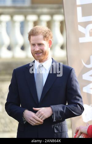 Le duc de Sussex, au les jardins de Buckingham Palace, Londres, alors qu'il accueille la Coupe du Monde de Rugby 2021 tirages. PA Photo. Photo date : Jeudi 16 janvier 2020. Voir l'activité de Royal Sussex histoire Rugby. Crédit photo doit se lire : Jeremy Selwyn/Evening Standard/PA Wire Banque D'Images