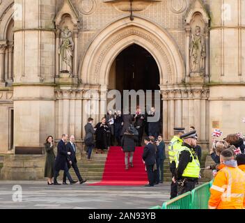 Bradford, Royaume-Uni - 15 JANVIER 2020: Prince William et Kate Middleton, la duchesse de Cambridge arrivent à l'hôtel de ville de Bradford pour La Visite royale Banque D'Images