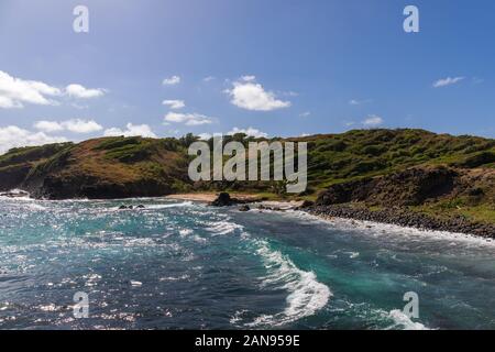 Sainte-Anne, Martinique, Antilles françaises - Cap Ferré - Vagues à Trou Cadia beach Banque D'Images