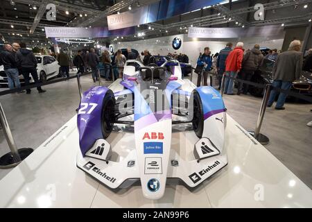 Vienne. 16 janvier, 2020. Photo prise le 16 janvier 2020 montre un véhicule affiché à la zone d'exposition BMW au cours de l'Autoshow 2020 de Vienne à Vienne, capitale de l'Autriche. Salon de l'auto tenu au parc des expositions de Vienne a lancé jeudi, au cours de laquelle les véhicules électriques du constructeur automobile chinois Anhui Jianghuai Group Corp. Ltée (JAC Motors) a attiré l'attention de beaucoup de visiteurs. Credit : Guo Chen/Xinhua/Alamy Live News Banque D'Images