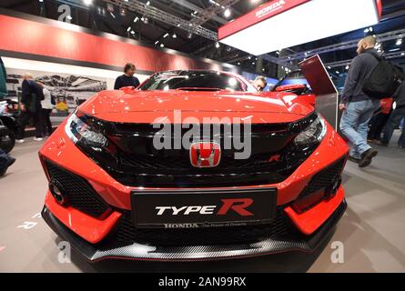 Vienne. 16 janvier, 2020. Photo prise le 16 janvier 2020 montre un véhicule affiché à la Honda Motors zone d'exposition au cours de l'Autoshow 2020 de Vienne à Vienne, capitale de l'Autriche. Salon de l'auto tenu au parc des expositions de Vienne a lancé jeudi, au cours de laquelle les véhicules électriques du constructeur automobile chinois Anhui Jianghuai Group Corp. Ltée (JAC Motors) a attiré l'attention de beaucoup de visiteurs. Credit : Guo Chen/Xinhua/Alamy Live News Banque D'Images