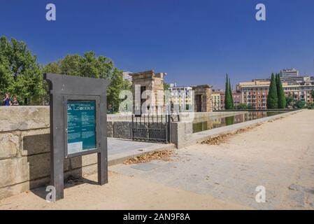 Le Temple de Debod est un ancien temple égyptien qui était un cadeau à l'Espagne a été démonté et reconstruit à Madrid, Espagne. Banque D'Images