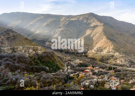 Ville berbère Imlil situé dans le Haut Atlas, Maroc Banque D'Images