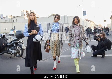 MILAN, ITALIE - 12 janvier 2019 : Gilda Ambrosio avant Prada fashion show, Milan Fashion Week street style ? Banque D'Images