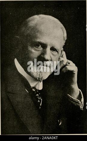 Le Literary Digest histoire de la guerre mondiale, compilées à partir de sources contemporaines et d'origine : américain, britannique, français, allemand, et autres . s à Amerongen .... 281 Naissance du Président Wilson Mère . . 0,285 deux grands mères à qui le président Wilson a appelé en 1918 289 vi ILLUSTRATIONS-VOLUME 10 L'Hôtel de l'horloge du ministère des Affaires étrangères à Paris .L'hôtel Murat. Appelée la Maison BlancheHotel des réservoirs, où l'DelegatesHoused allemand ....... Les délégués allemands de quitter le Grand Trianon Mathias Erzberger Frederick Ebert Le Théâtre de Weimar . Saint Germain-en-Laye . L'ancien Président Banque D'Images