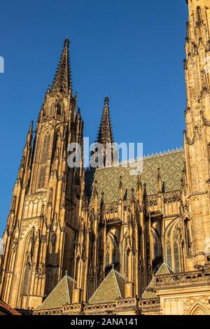 Deux tours avant de la cathédrale Saint-Guy Banque D'Images