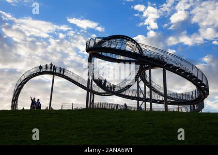 Tiger et Turtle - Magic Mountain, une installation artistique et landmark dans Angerpark, Duisburg, Allemagne Banque D'Images