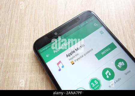 Musique Apple app sur Google Play Store site web affiché sur smartphone Huawei Y6 2018 Banque D'Images