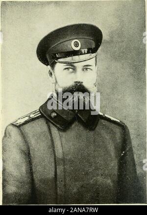 Cour de Russie Mémoires, 1914-1916, avec quelque compte de cour, la vie sociale et politique à Petrograd avant et depuis la guerre . Le EMIEROK CAMTAIGN NICHOLAS II DANS SON RUSSE COURTMEMOIRS 1914-1916 UNIFORME AVEC QUELQUE COMPTE DE COUR, SOCIALAND VIE POLITIQUE DANS PETROGRADfig AVANT ET DEPUIS LA GUERRE ^ BYA RUSSE AVEC TRENTE-DEUX ILLUSTRATIONSrussiancourtmemo00lond Banque D'Images