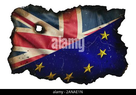 Concept de Brexit. Drapeaux brûlés du Royaume-Uni et de l'Union européenne, sur fond blanc isolé. Bords carbonisés noirci de fusionné avec drapeau Royaume-uni national et Eur Banque D'Images