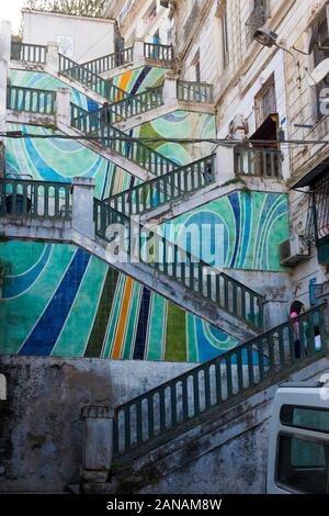 L'émerveiller des escaliers monte jusqu'à la casbah d'Alger, Algérie Banque D'Images