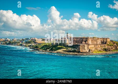 Paysage avec Castillo San Felipe del Morro, une attraction touristique de San Juan, capitale de Puerto Rico. Banque D'Images