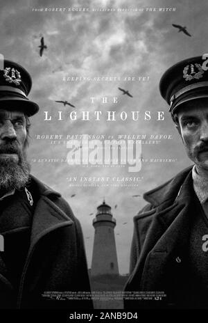 Le phare (2019) réalisé par Robert Eggers et mettant en vedette Robert Pattinson, Willem Dafoe et Valeriia Karaman. D'horreur psychologique sur deux gardiens de phares échoués sur une île lointaine. Banque D'Images