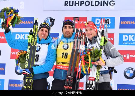 De gauche à droite : Quentin FILLOT MALLET (FRA), Martin Fourcade (FRA), Benedikt DOLL (GER), la jubilation, la joie, l'enthousiasme cérémonie de remise des prix, 10 km sprint d'hommes, les hommes le 16 janvier 2020 . Coupe du monde de Biathlon IBU 2020 à Ruhpolding, saison 2019-2020. Dans le monde d'utilisation | Banque D'Images