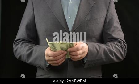Homme patron comptant de dollars, argent faisant, l'économie, les revenus de projet personnel Banque D'Images
