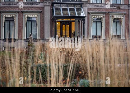 Le Burmaniahuis à Leeuwarden est devenu une partie de l'hôtel de ville en 1994 et offre l'accès, aux Pays-Bas en 2019. Banque D'Images