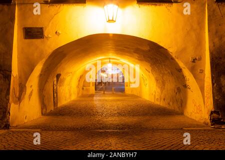 Porte Saint-florian de Presov, dans le centre historique au cours de la Noël. La Slovaquie, Europe Banque D'Images