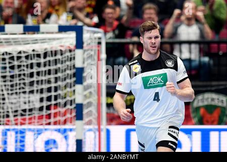 Wien, Autriche. 16 janvier, 2020. Handball : Championnat d'Europe, tour principal, Groupe 1, 1ème journée, le Bélarus - Allemagne dans la Stadthalle de Vienne. Johannes Golla de l'Allemagne à la vôtre. Crédit : Robert Michael/dpa-Zentralbild/dpa/Alamy Live News Banque D'Images