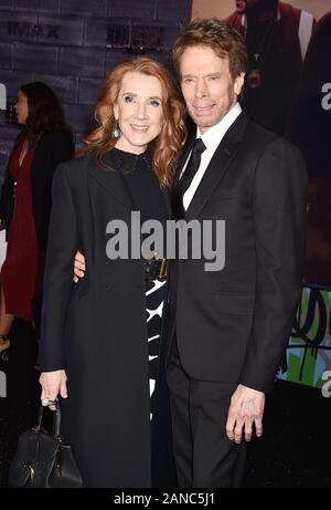 HOLLYWOOD, CA - le 14 janvier : Linda Bruckheimer Jerry Bruckheimer et assister à la première de Columbia Pictures' 'Bad Boys pour la vie" au théâtre chinois de Grauman le 14 janvier 2020 à Hollywood, Californie. Banque D'Images