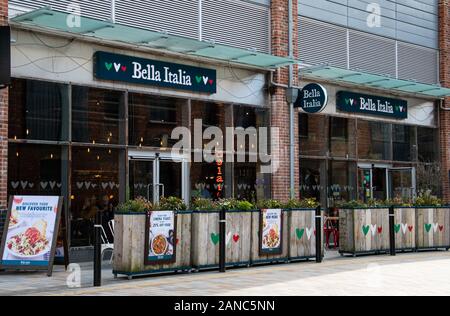 Gloucester, Royaume-Uni - 08 septembre 2019 : La façade du restaurant Bella Italia sur route du marchand Banque D'Images