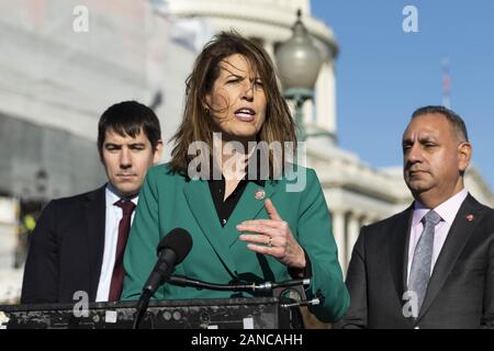 Washington, DC, USA. 16 janvier, 2020. 16 janvier 2020 - Washington, DC, United States : représentant des États-Unis d'AXENE CINDY (D-IA) la parole lors d'un événement pour les Démocrates à la Chambre pour annoncer la création de la ''Fin de la corruption'' Caucus. Crédit : Michael Brochstein/ZUMA/Alamy Fil Live News Banque D'Images