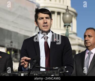 Washington, DC, USA. 16 janvier, 2020. 16 janvier 2020 - Washington, DC, United States : REPRÉSENTANT AMÉRICAIN JOSH HARDER (D-CA) la parole lors d'un événement pour les Démocrates à la Chambre pour annoncer la création de la ''Fin de la corruption'' Caucus. Crédit : Michael Brochstein/ZUMA/Alamy Fil Live News Banque D'Images