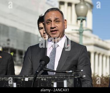 Washington, DC, USA. 16 janvier, 2020. 16 janvier 2020 - Washington, DC, United States : REPRÉSENTANT AMÉRICAIN GIL CISNEROS (D-CA) la parole lors d'un événement pour les Démocrates à la Chambre pour annoncer la création de la ''Fin de la corruption'' Caucus. Crédit : Michael Brochstein/ZUMA/Alamy Fil Live News Banque D'Images