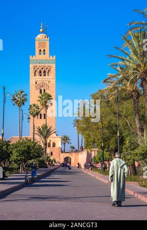 Mosquée de Koutoubia minaret situé au médina de Marrakech, Maroc Banque D'Images