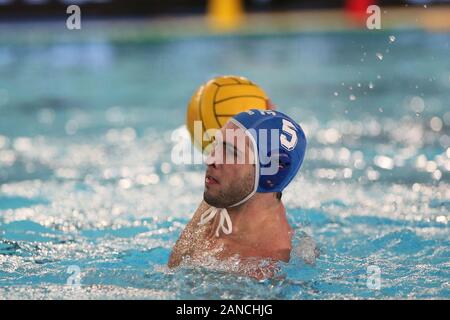 Cuneo, Italie. 4 janvier, 2020. Cuneo, Italie, 04 Jan 2020, Ioannis fountoulis (Grèce) au cours de l'enceinte quadrangulaire - Hongrie contre la Grèce - Waterpolo Équipes internationales - Crédit : LM/crédit : Claudio Claudio Benedetto Benedetto/fil LPS/ZUMA/Alamy Live News Banque D'Images