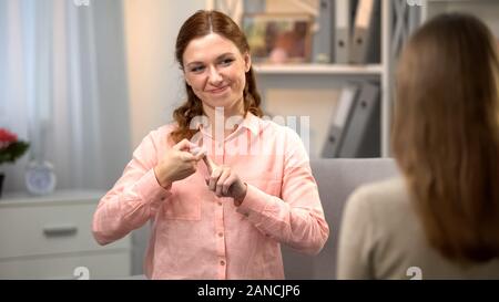 Femme sourde disant tu es mon meilleur ami, langue des signes, de gestes de communication Banque D'Images