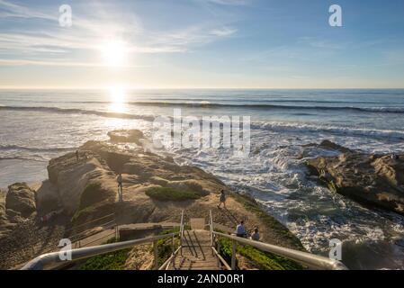 Scène côtière d'hiver depuis le dessus de la plage de Santa Cruz. San Diego, Californie. Banque D'Images