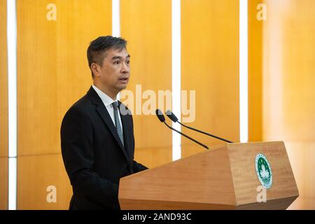 Ho Veng sur, Monsieur le Commissaire de l'audit de Macao, prend la parole à la conférence de presse au siège du Gouvernement de Macao à Macao, Chine, 2 décembre 2019. L Banque D'Images