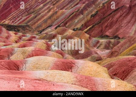 --fichier--vue sur le relief de Danxia dans la ville de Zhangye, province du Gansu, nord-ouest de la Chine, 2 octobre 2019. Banque D'Images