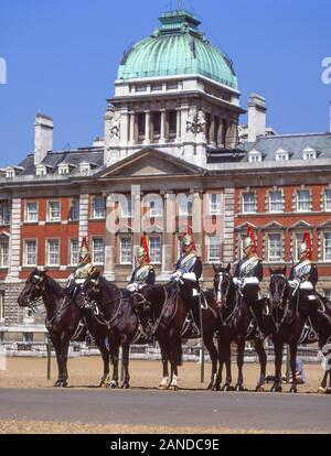 Cérémonie De Relève De La Garde, Défilé Des Gardes Du Cheval, Whitehall, Cité De Westminster, Grand Londres, Angleterre, Royaume-Uni Banque D'Images